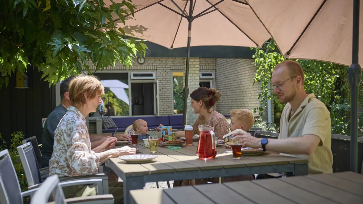 Ter Spegelt Bos Villa tuin terras lunchen gezin kinderen LR