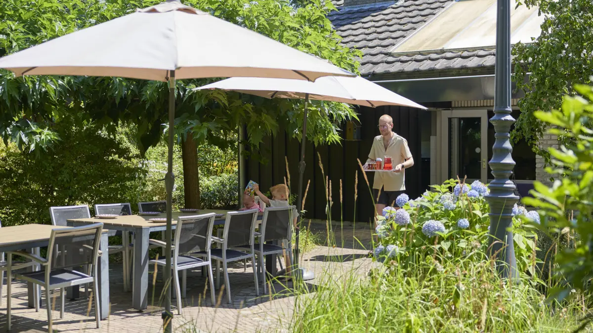 Ter Spegelt Bos Villa tuin terras lunchen ranja LR