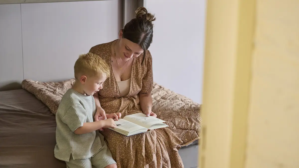 Ter Spegelt Bos Villa slaapkamer voorlezen moeder zoon LR