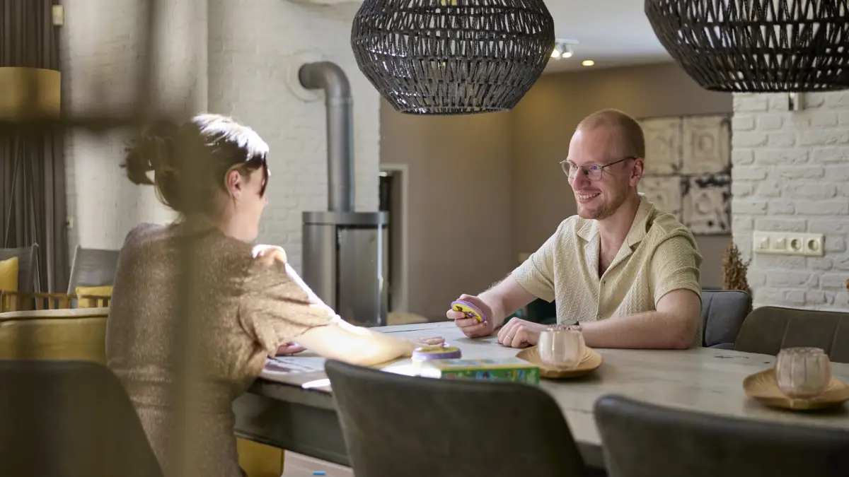 Ter Spegelt Bos Villa eetkamer spelletje LR