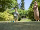 Ter Spegelt Bos Villa tuin moeder zoon spelen HR