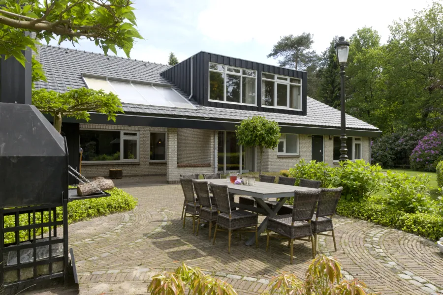 BosVilla achtertuin met tuinset
