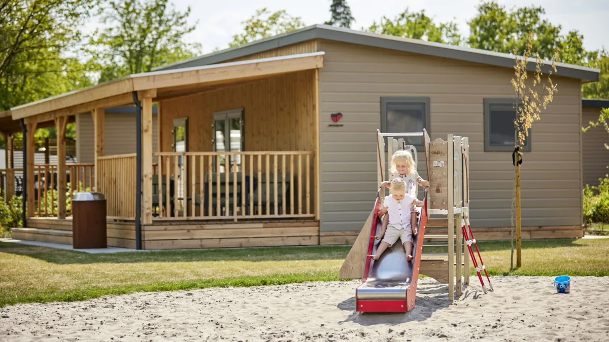 Ter Spegelt Chalet53 speeltuin glijblaan HR