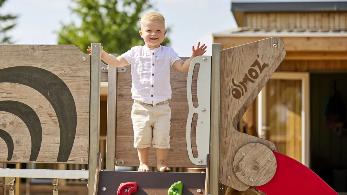 Ter Spegelt Chalet53 speeltuin jongetje HR