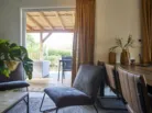 Ter Spegelt doorkijk woonkamer buiten Chalet HR