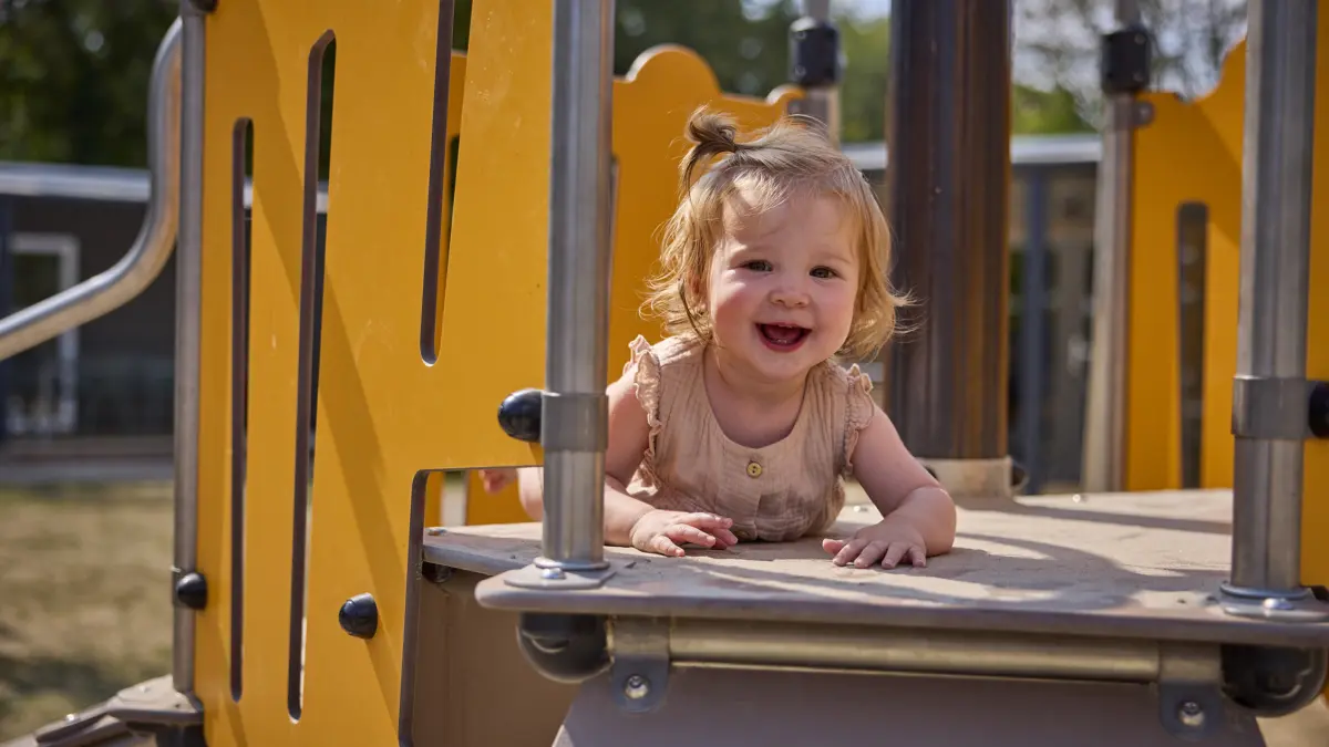 Ter Spegelt Chalet veld44 baby lachen speeltoestel LR