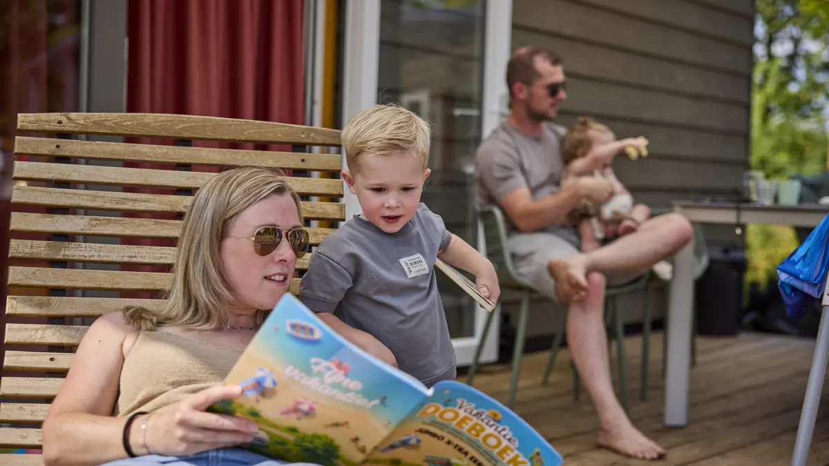 Ter Spegelt Chalet veld44 gezin veranda lezen LR