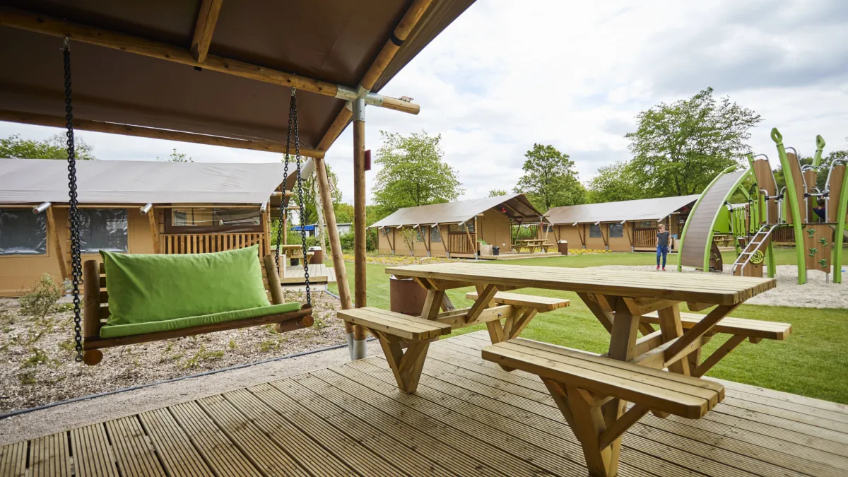 Ter Spegelt Terras picknickbank Fun Lodge HR