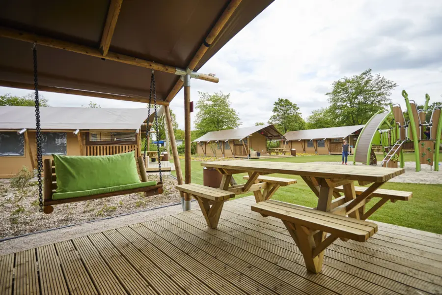 TerSpegelt Terras picknickbank FunLodge
