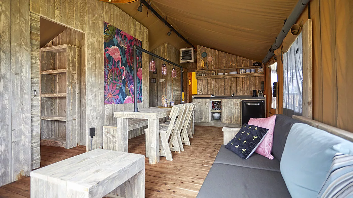 Ter Spegelt zithoek Glamping Lodge LR