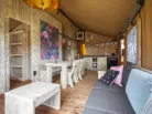Ter Spegelt zithoek Glamping Lodge LR