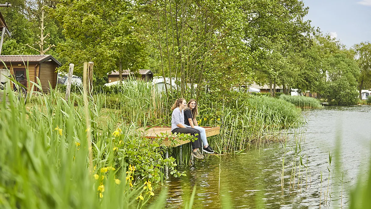 TerSpegelt LakeviewLodge aanlegsteiger LR