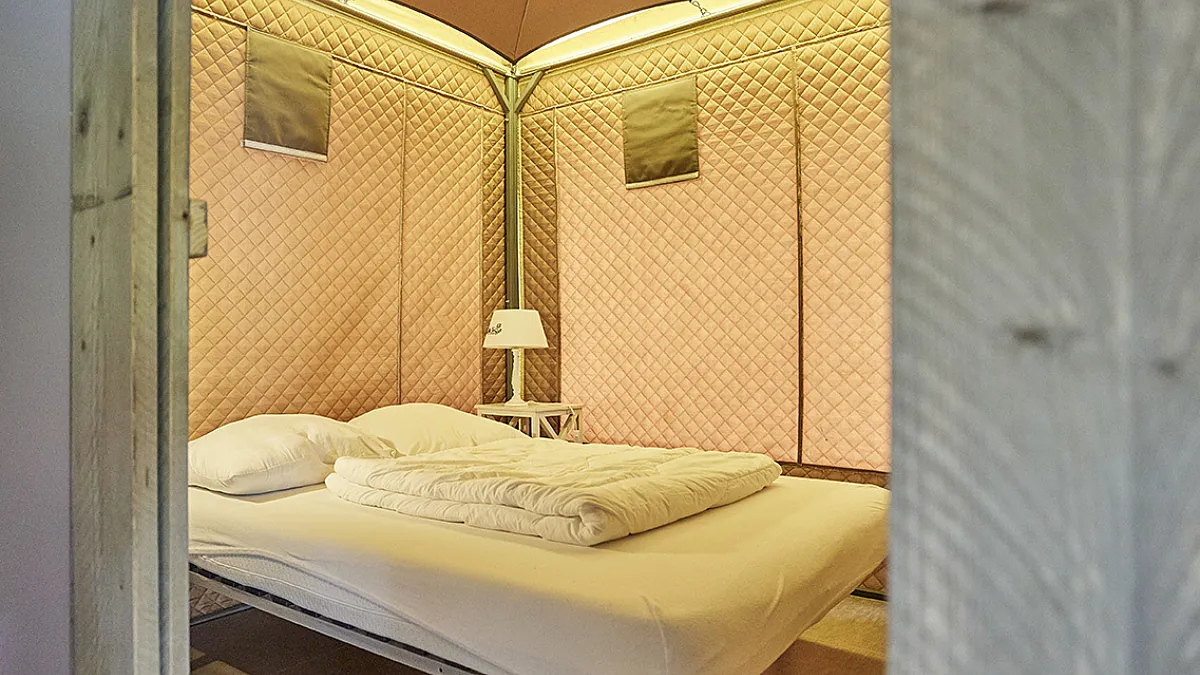 TerSpegelt LuxeTent slaapkamer LR