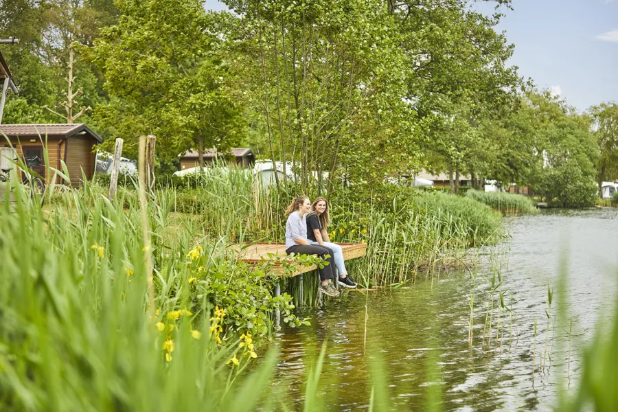 Ter Spegelt Lakeview Lodge aanlegsteiger meiden wegkijken LR 1