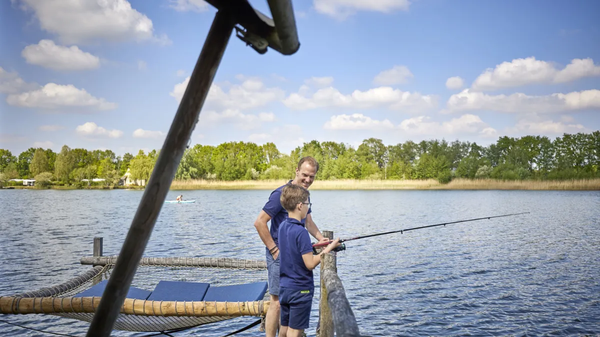 Vader en zoon vissen Water Lodge HR