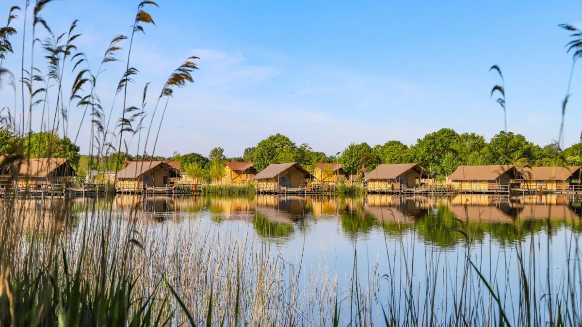 TerSpegelt WaterLodge overzicht over water