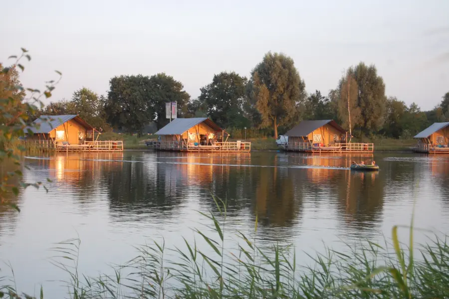 Water Lodges zonsondergang
