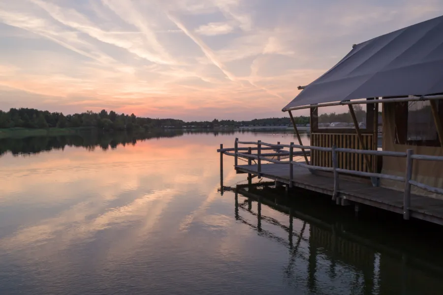 Waterlodge avond zon