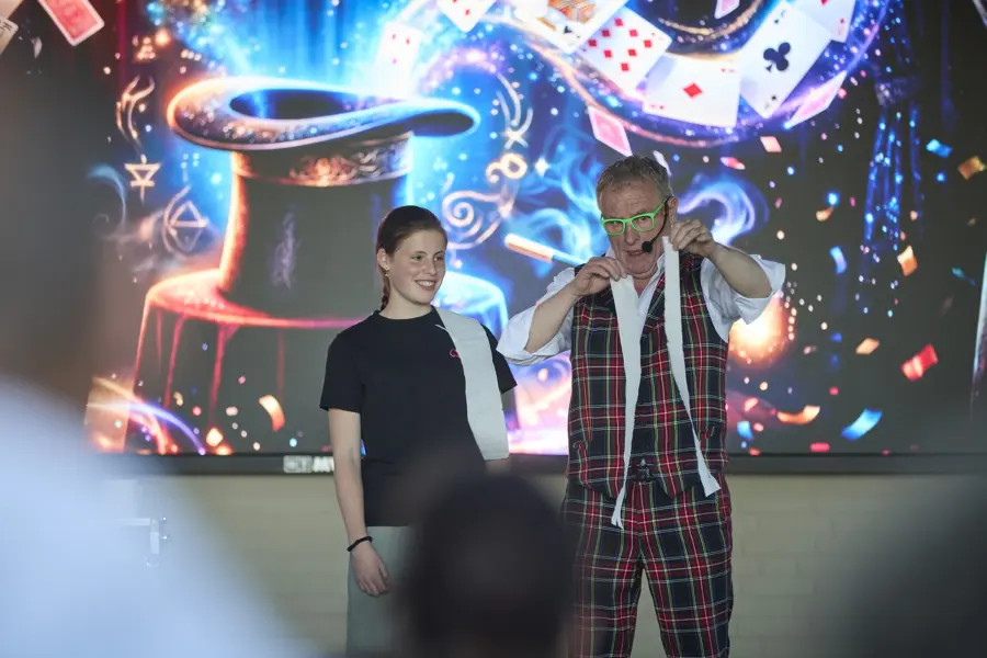 Ter Spegelt Magische Show Leo Smetsers LR