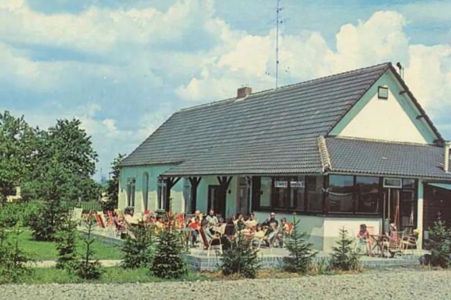 06 hoofdgebouw vroeger