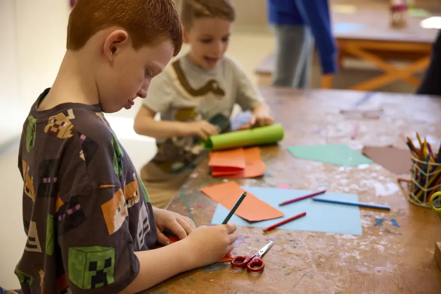 Knutsel Werkplaats jongen knippen MR