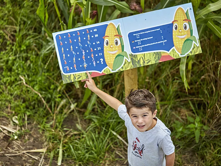 Ter Spegelt maisdoolhof jongen bord LR