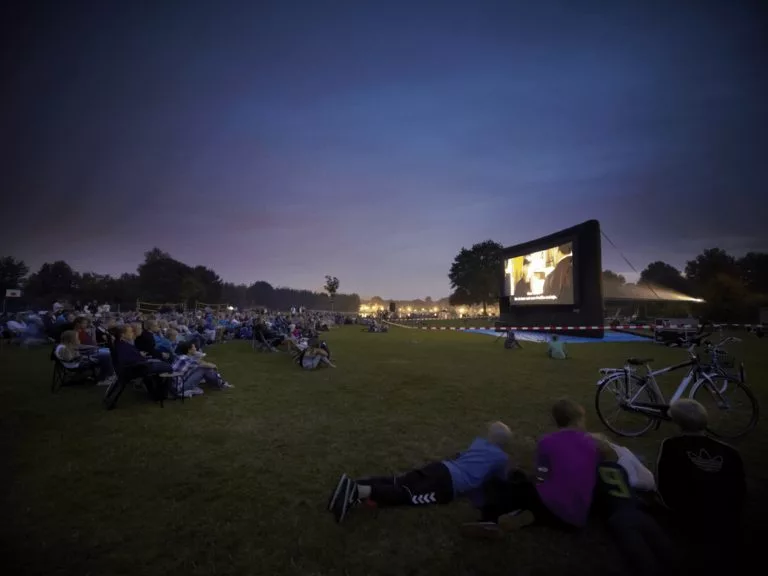 12 Outdoor Cinema 4 V2