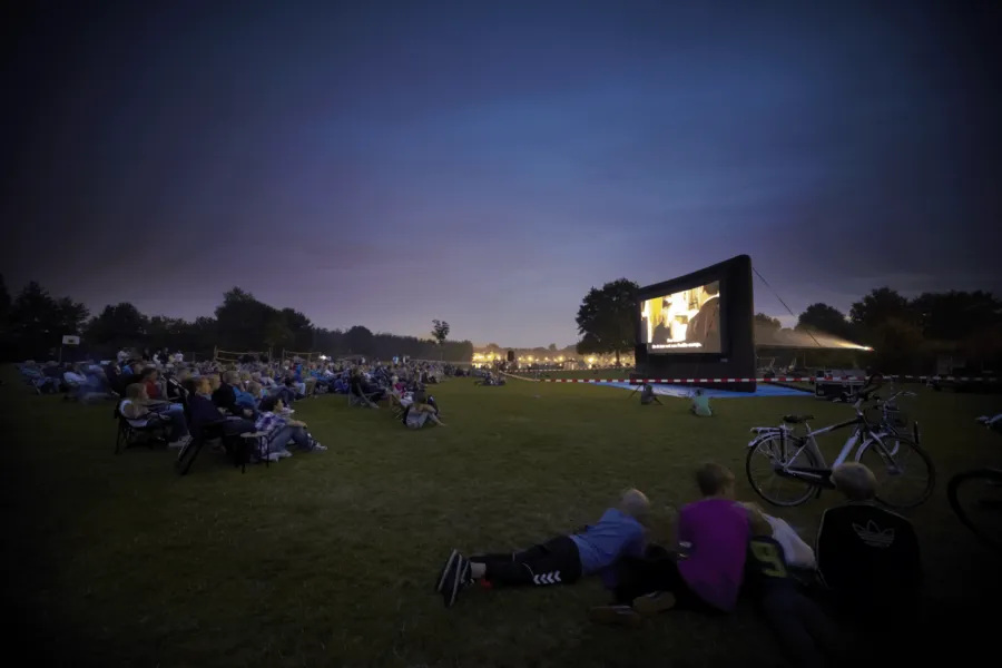 12 Outdoor Cinema 4 V2