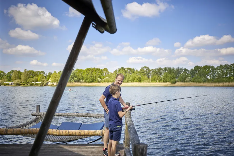 Vader en zoon vissen Water Lodge HR