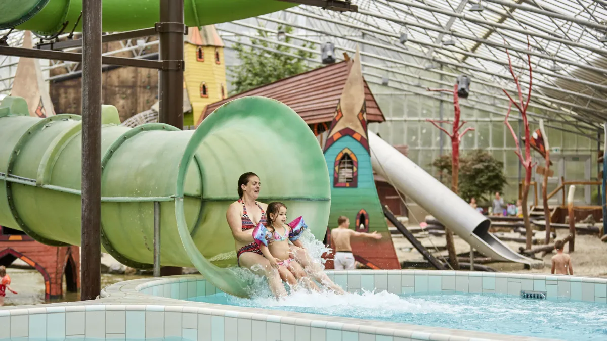 Ter Spegelt Moeder en kind glijbaan HR