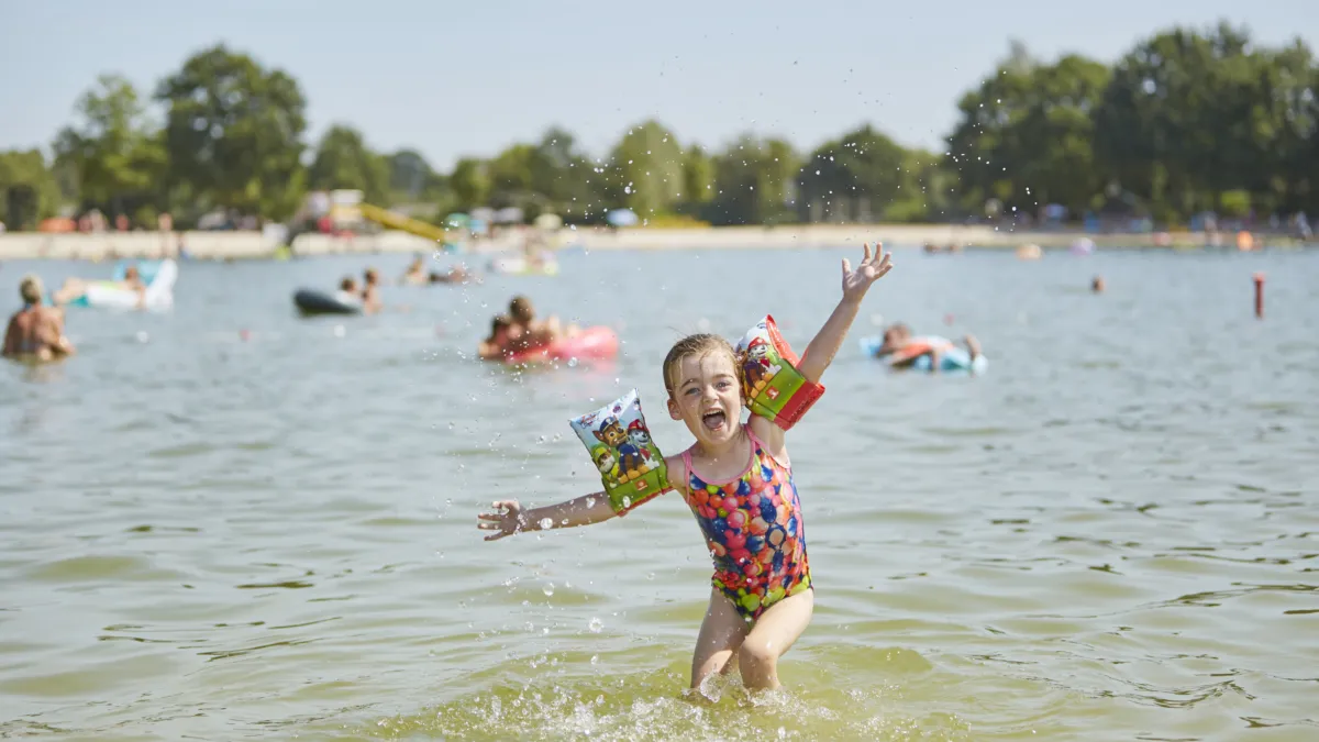 Ter Spegelt zwemplas blijmeisje HR