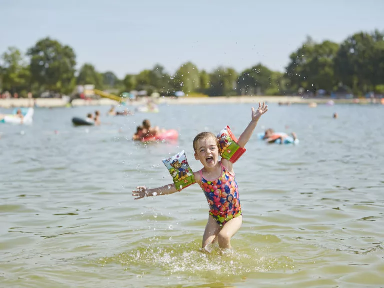 Ter Spegelt zwemplas blijmeisje HR