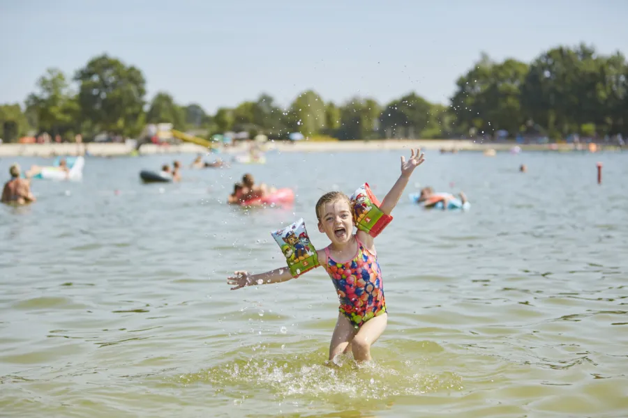 Ter Spegelt zwemplas blijmeisje HR