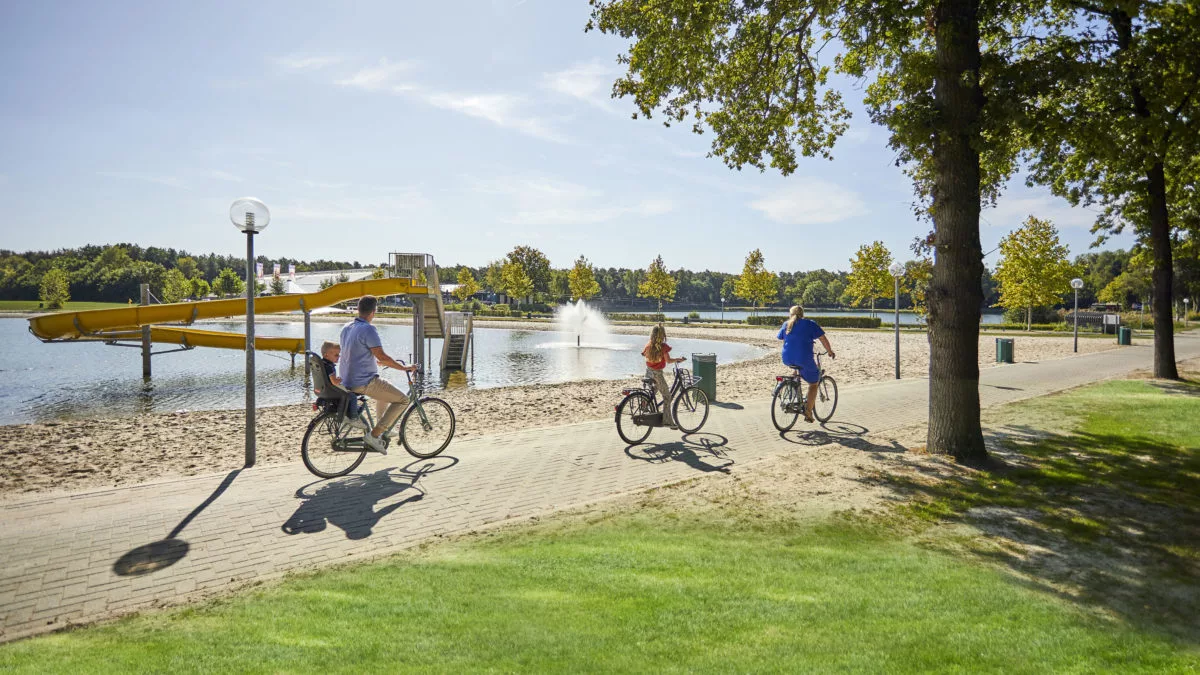 Ter Spegelt fietsen zwemplas gezin HR