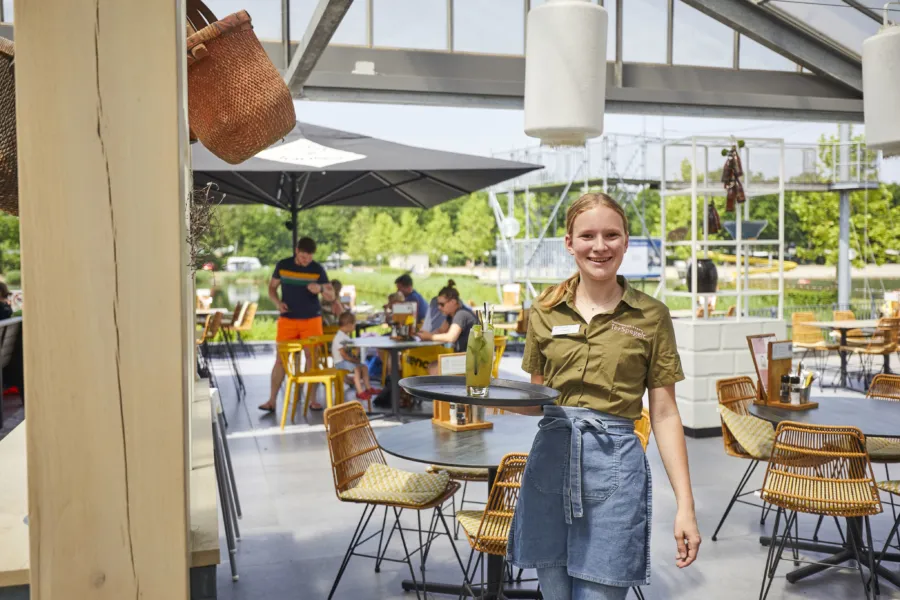Ter Spegelt wijde blick bediening terras HR