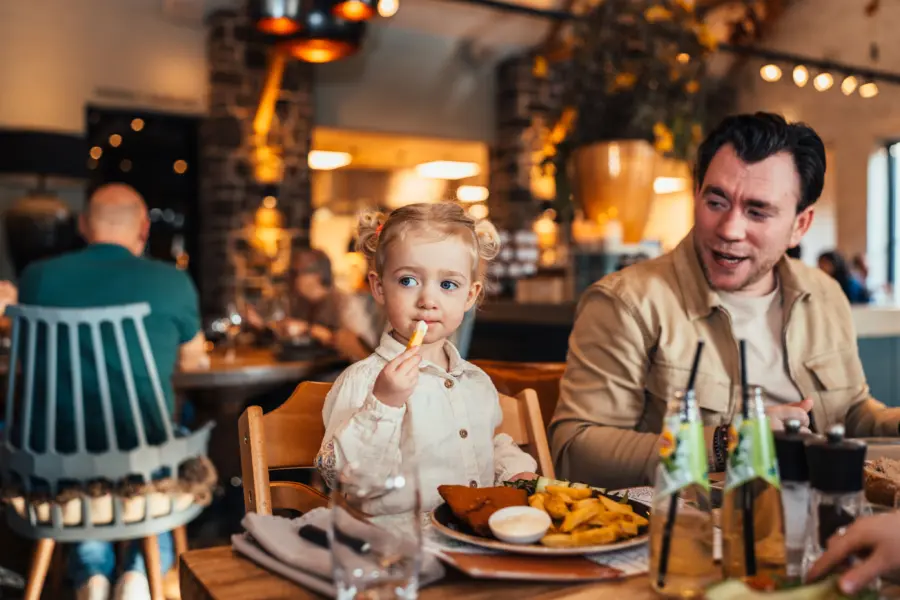 Kaboutermenu Fish Chips meisje met frietje