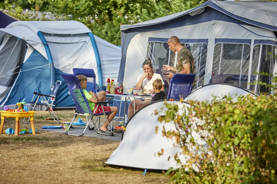 Ter Spegelt Comfort kampeerplaats Gezin Eten HR