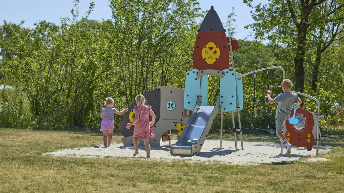 Ter Spegelt kampeerplaats kinder prive sanitair speeltoestel kinderen LR