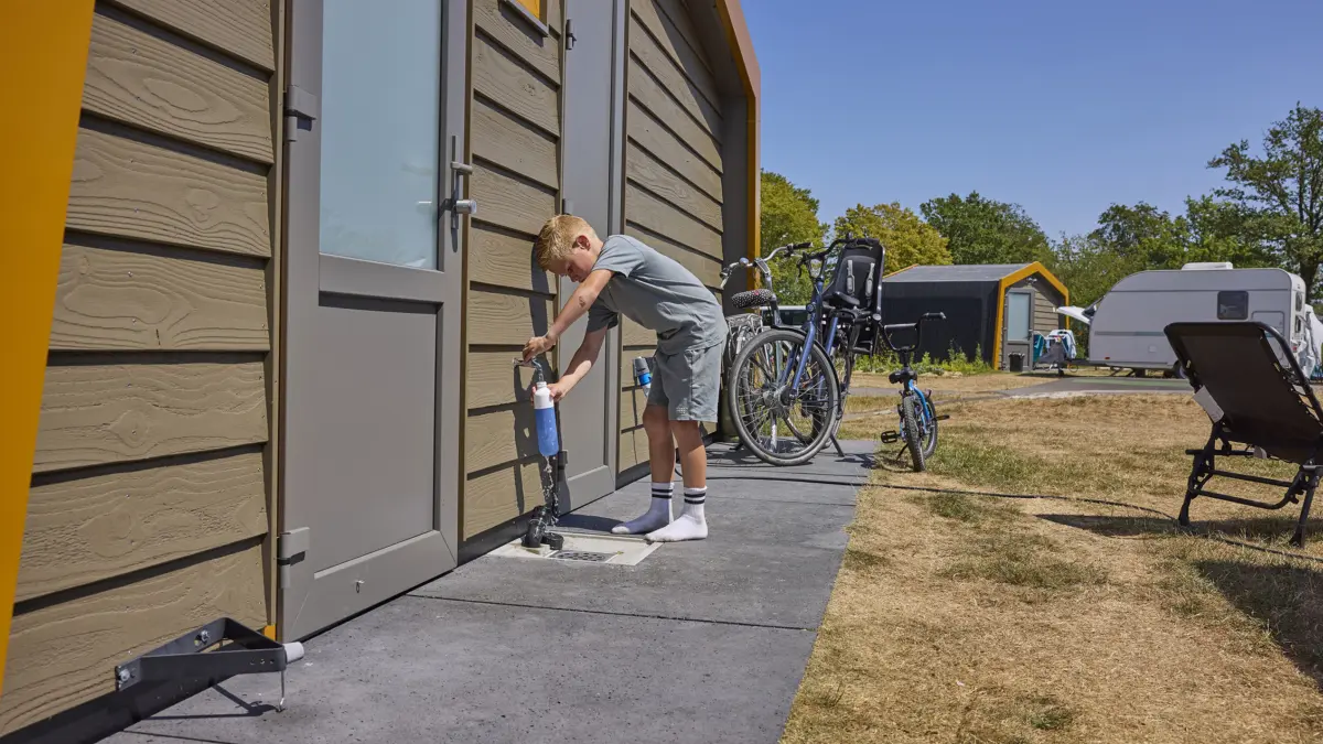 Ter Spegelt kampeerplaats kinder prive sanitair waterkraan Tuur LR