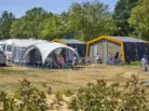 Ter Spegelt kampeerplaats kinder prive sanitair gezin vooraanzicht LR