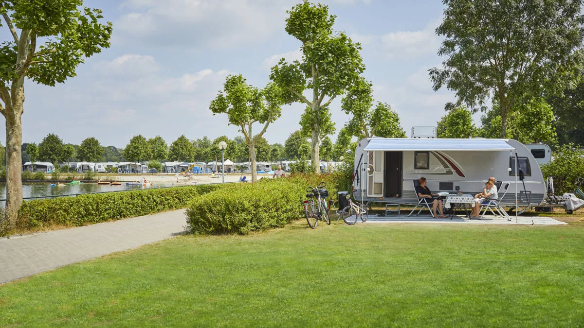 Ter Spegelt veld vooraanzicht luxekamperen HR