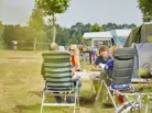 Ter Spegelt samen aan tafel luxekamperen HR