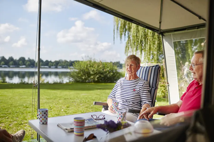 Senioren Kamperen aan het water