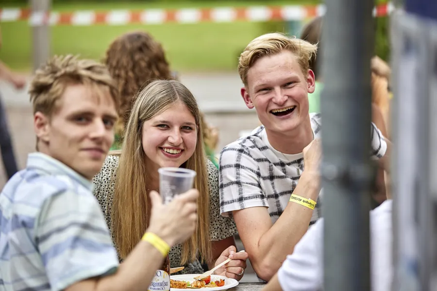 Ter Spegelt BBQ lachen LR