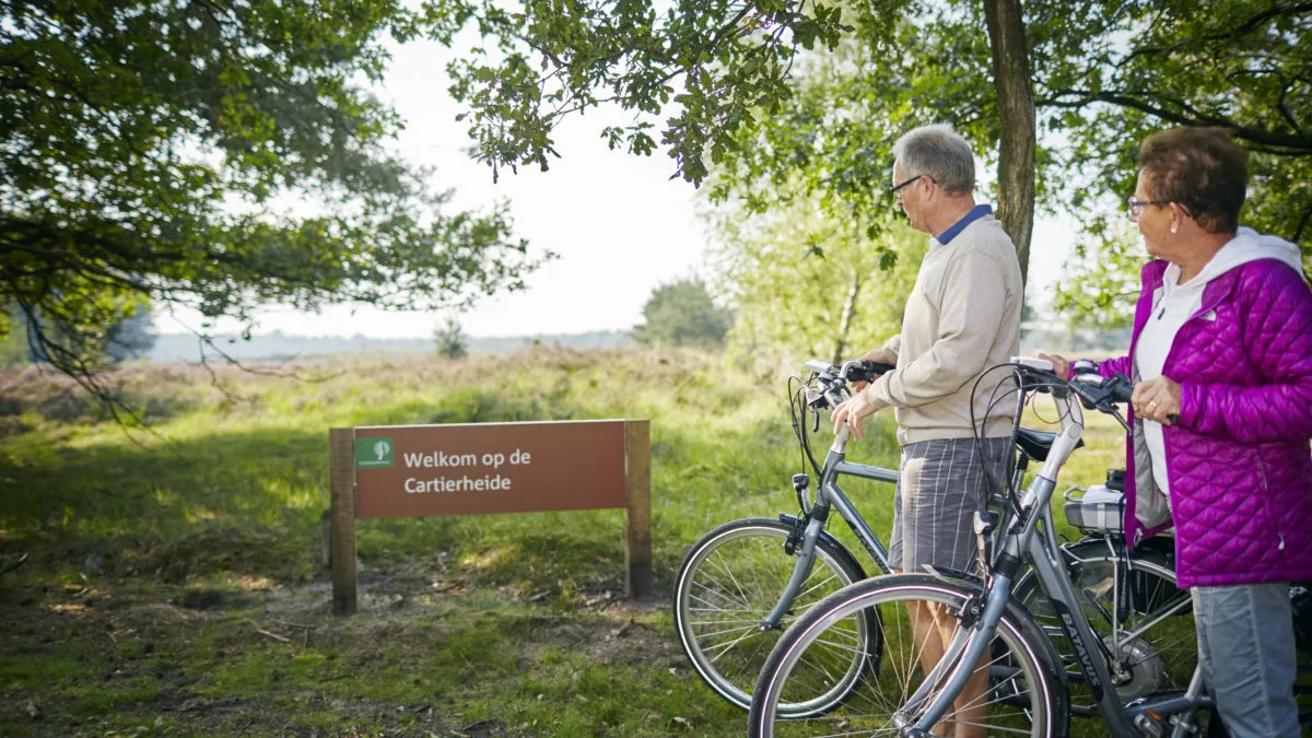 15 Senioren bij bord Cartier Heide HR