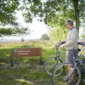 15 Senioren bij bord Cartier Heide HR