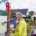 Senioren Natuurpoort bij bord LR