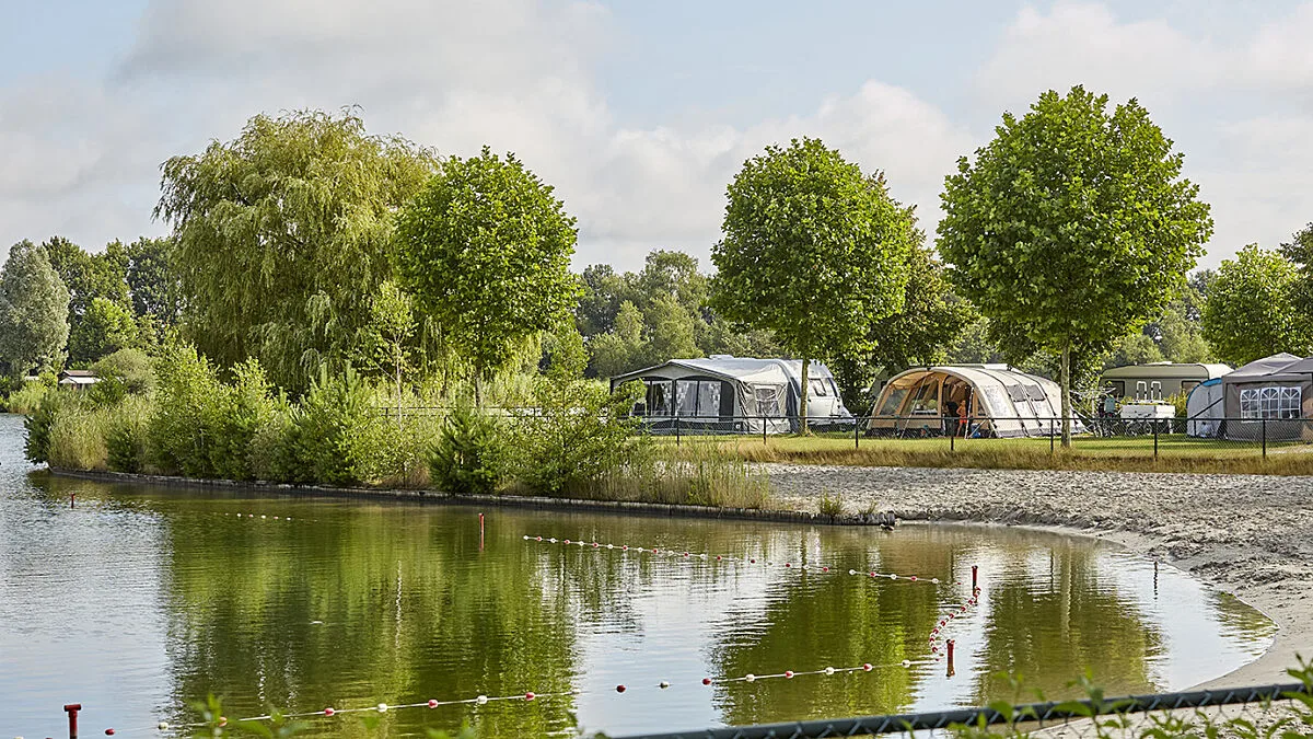 Ter Spegelt recreatieplas kamperen LR