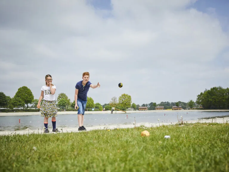 Ter Spegelt Kinderen Crossboccia bij recreatieplas HR