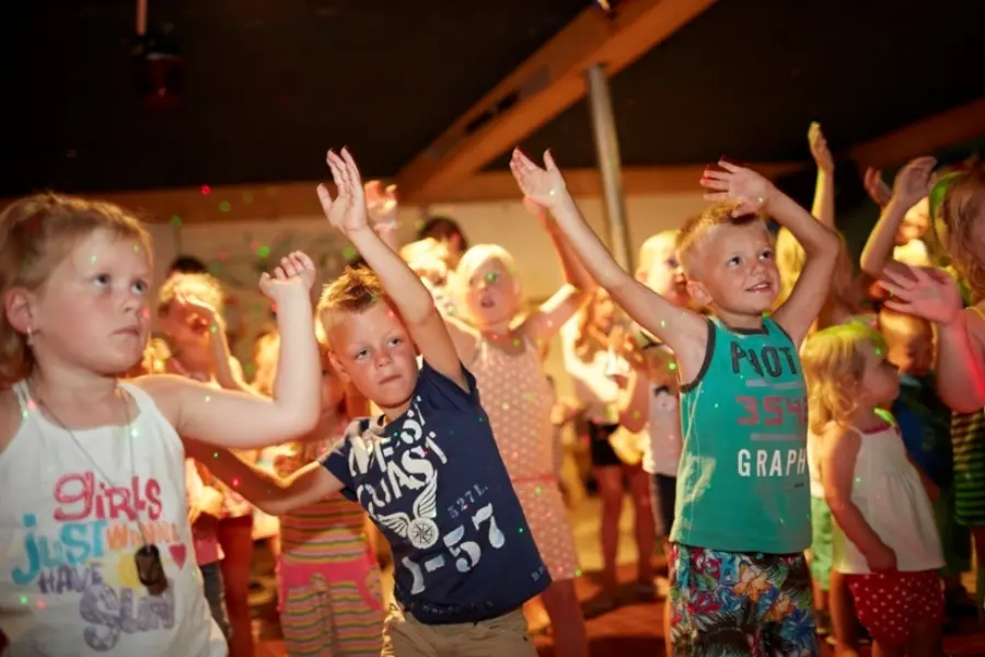 14 Kinderen dansen